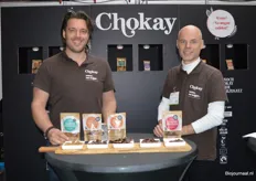 Lars Jacobs en Bart van den Meiracker lieten volop suikervrije chocolade proeven bij Chokay. Lars: "We hebben al goede gesprekken gehad met winkeliers. De meeste winkeliers zijn positief verrast over het feit dat onze producten zonder suiker geproduceerd worden."